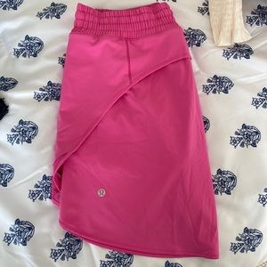 Lululemon Hotty Hot High-Rise Skirt
Long, Size 8, Sonic Pink